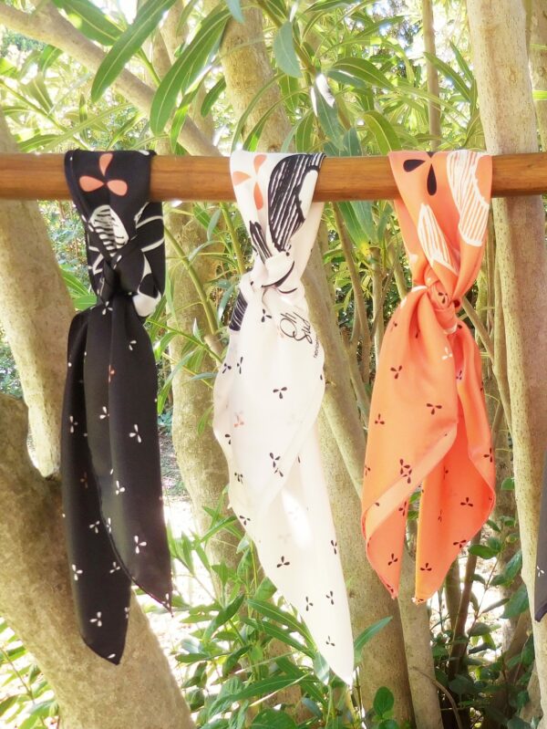 Foulard carré de soie All You Need Is Sud