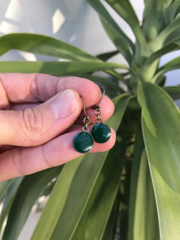 boucles d'oreilles émail vert Péquelettes – Image 2