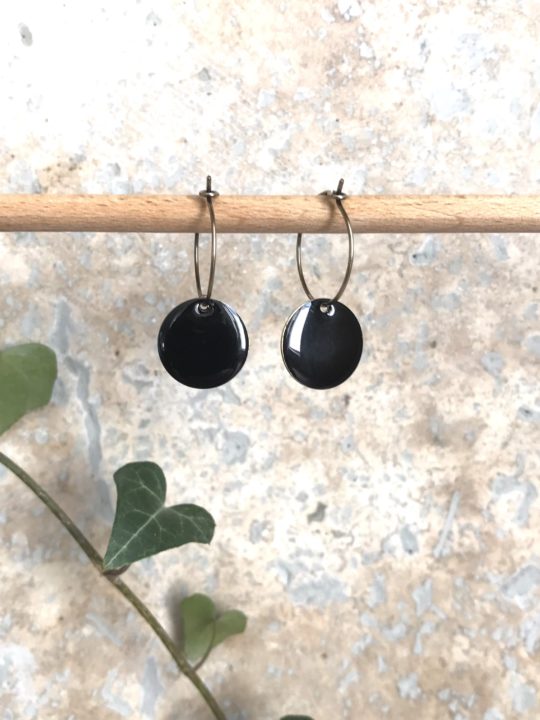 Boucles d'oreilles rondes émail noires