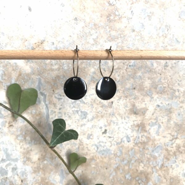 Boucles d'oreilles rondes émail noires