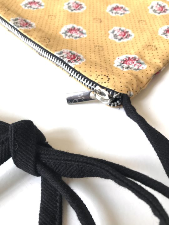 pochette liberty jaune fleuri