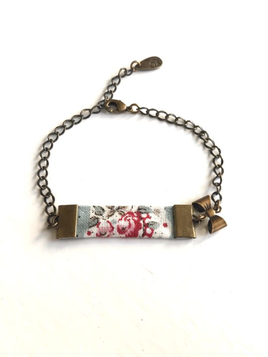 bracelet gourmette bleu fleuri